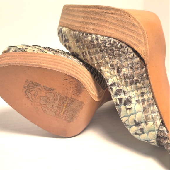 NWOT STUART WEITZMAN Mint Green Snakeskin Peep Toe Heels - Picture 11 of 15